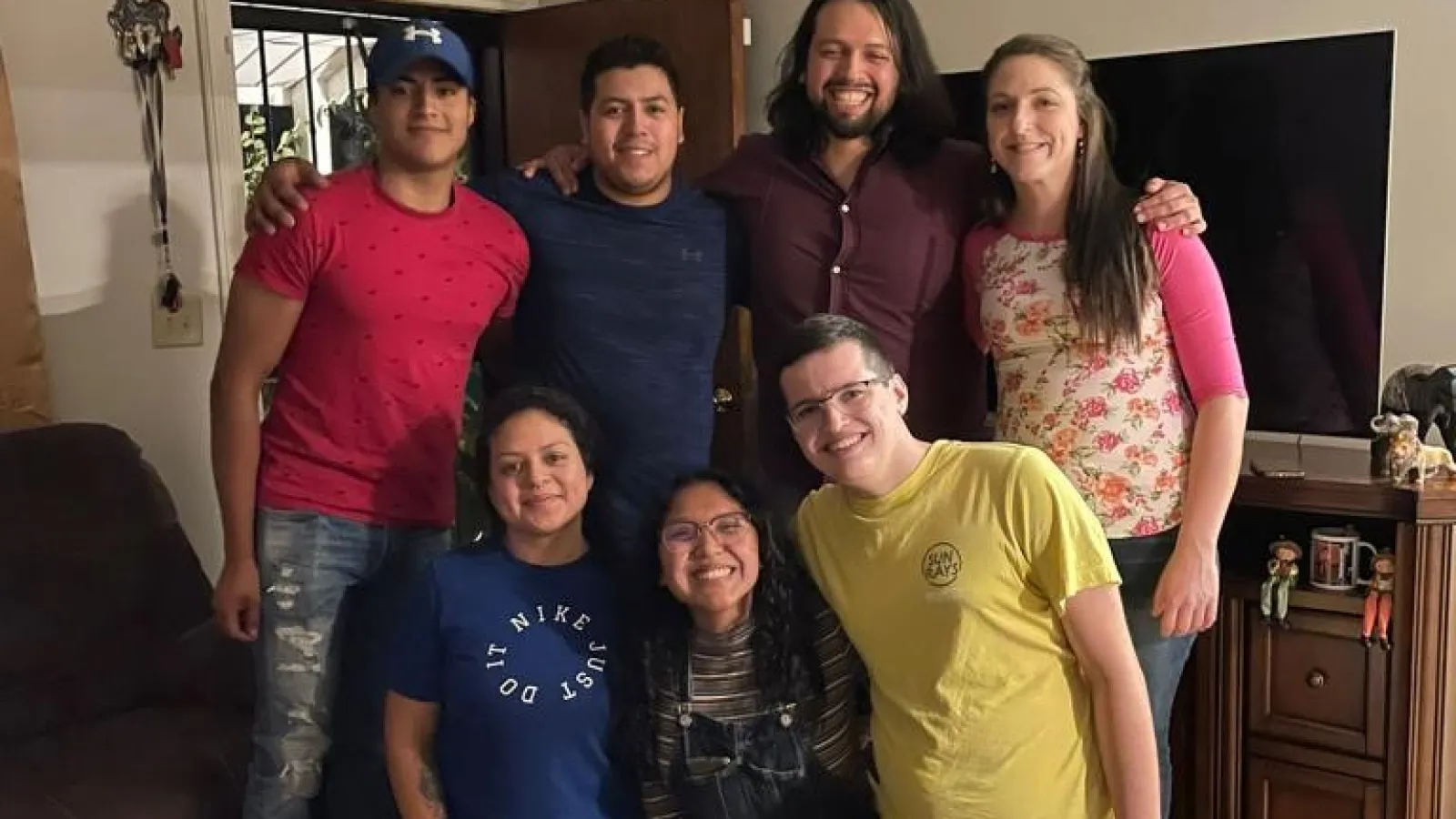 Jaylene Canales (bottom row, middle) and her family