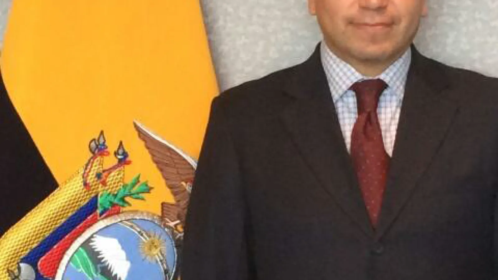 Consul, Carlos Lenin Housse