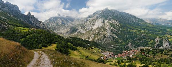 The Picos de Europa National Park in Spain, Photo credit: Wikimedia Commons