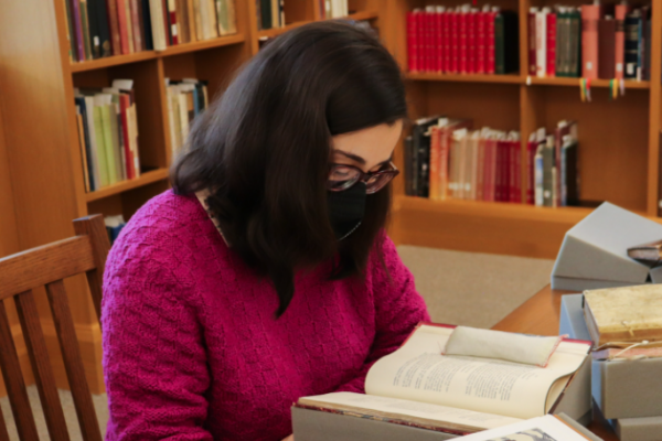 Lucía Aja López conducting research