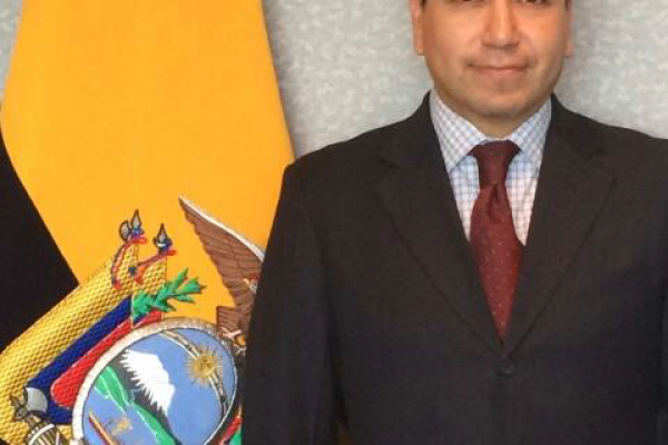 Consul, Carlos Lenin Housse Consul, Carlos Lenin Housse